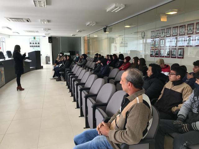 Câmara de Vereadores recebe visita de alunos da Escola Prof. Salustiano Antônio Cabreira