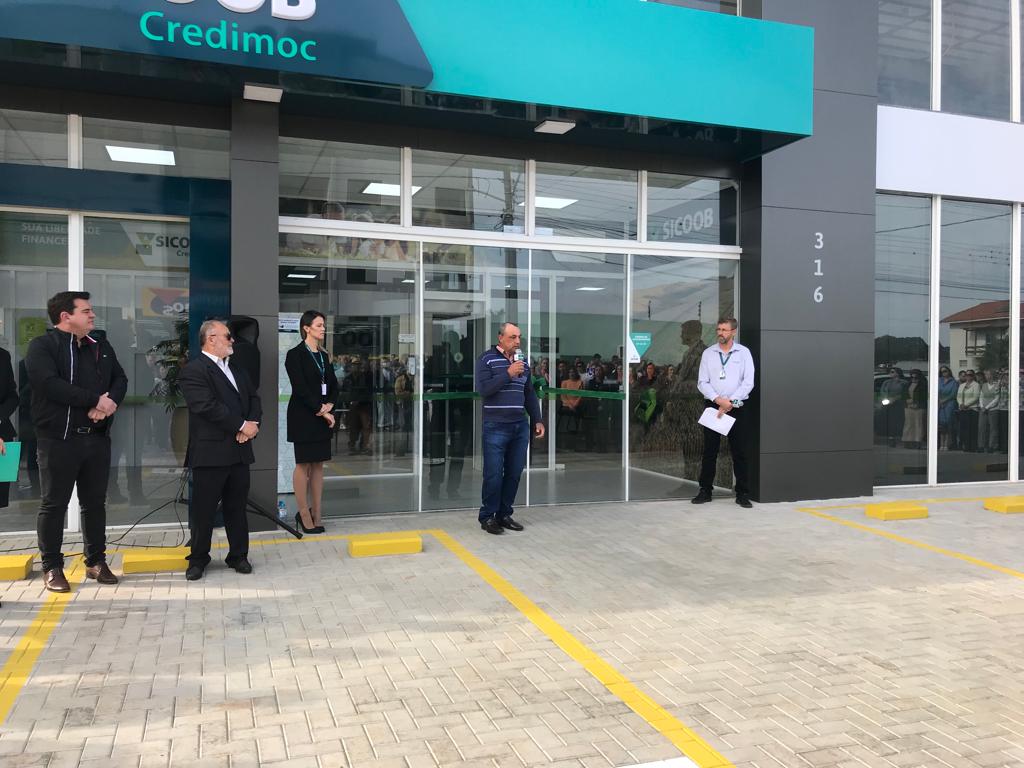 Vereadores prestigiam inauguração da nova Agência do Sicoob Credimoc em Faxinal dos Guedes