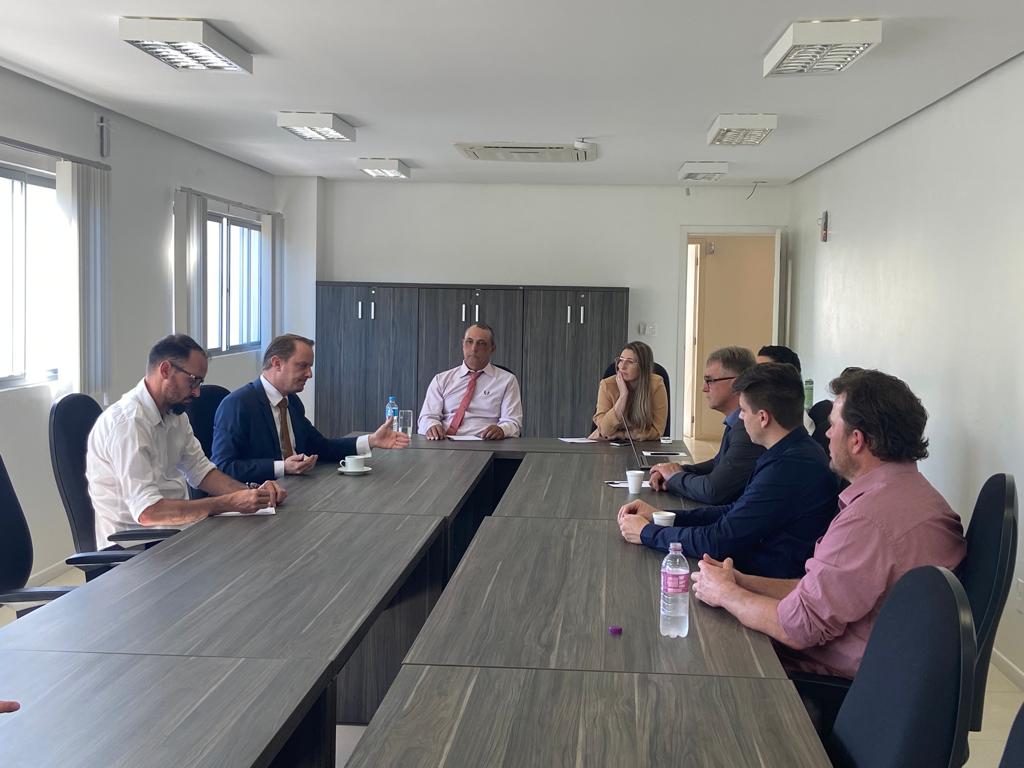 Vereadores participam de reunião com Promotor de Justiça para tratar sobre possível parceria com o MP